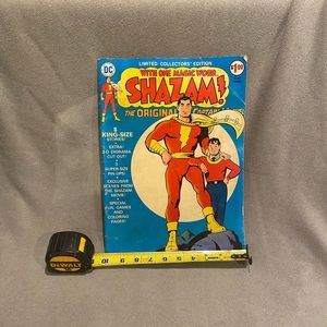 XL Limited Collectors Edition Shazam Comic Book